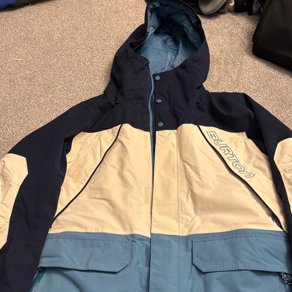 Burton Men’s snowboarding jacket
Men’s size XL